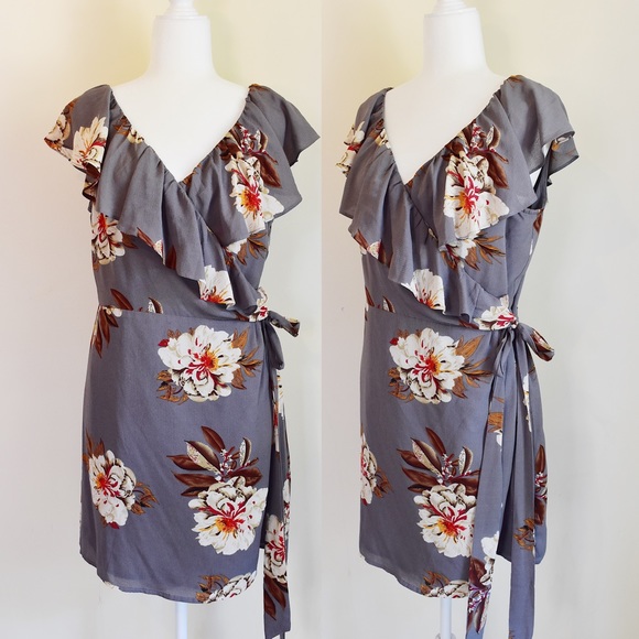 Umgee Dresses & Skirts - Umgee Floral Print Ruffle Wrap Dress L